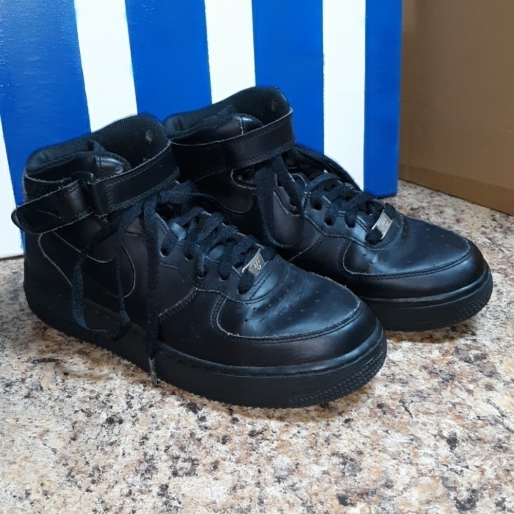 2011 Nike AF1 black size 6.5Y